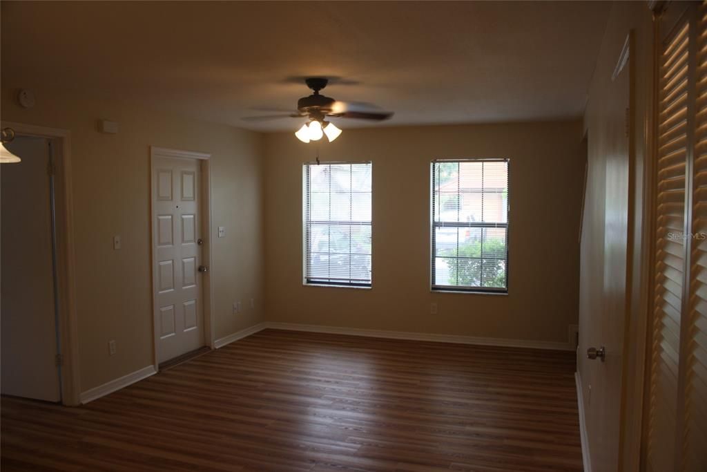 For Sale: $269,000 (2 beds, 2 baths, 1159 Square Feet)