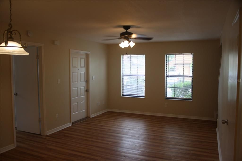 For Sale: $269,000 (2 beds, 2 baths, 1159 Square Feet)