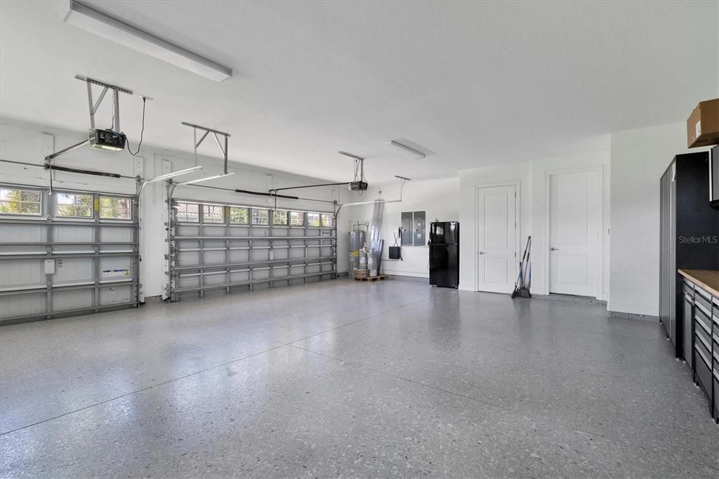 846 sqft Oversize  3 car Garage with Epoxy Floor