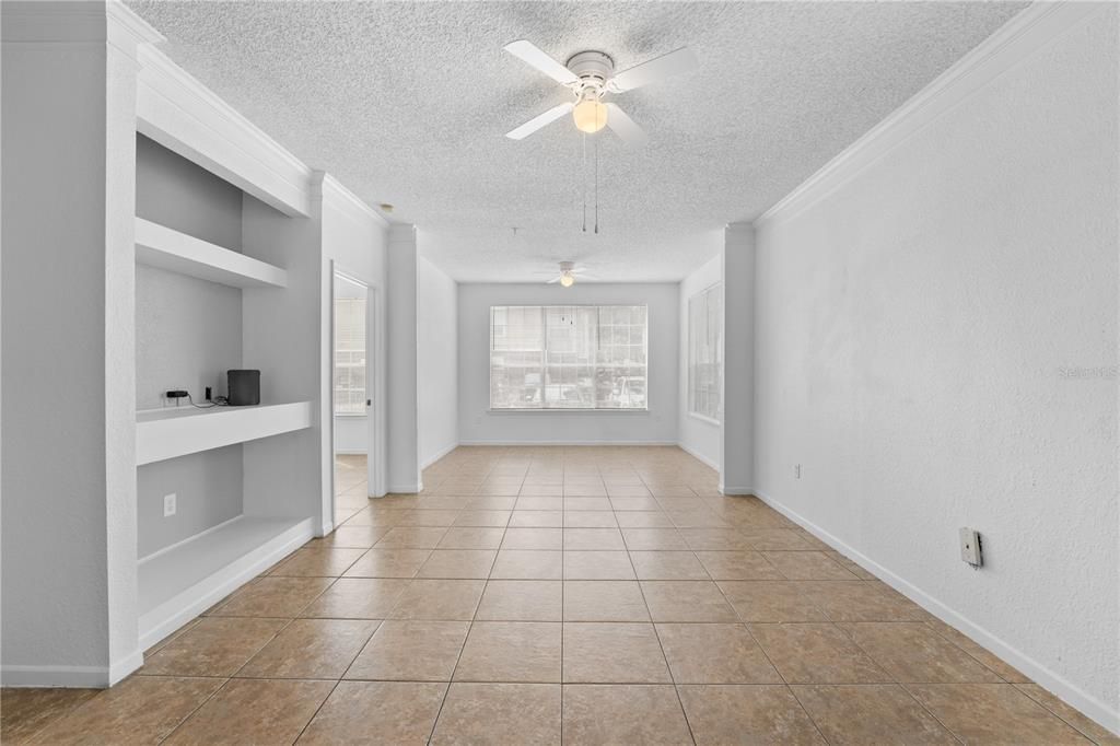 For Sale: $225,000 (1 beds, 1 baths, 915 Square Feet)