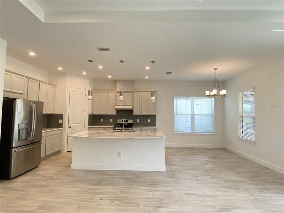 For Rent: $3,399 (3 beds, 3 baths, 2072 Square Feet)