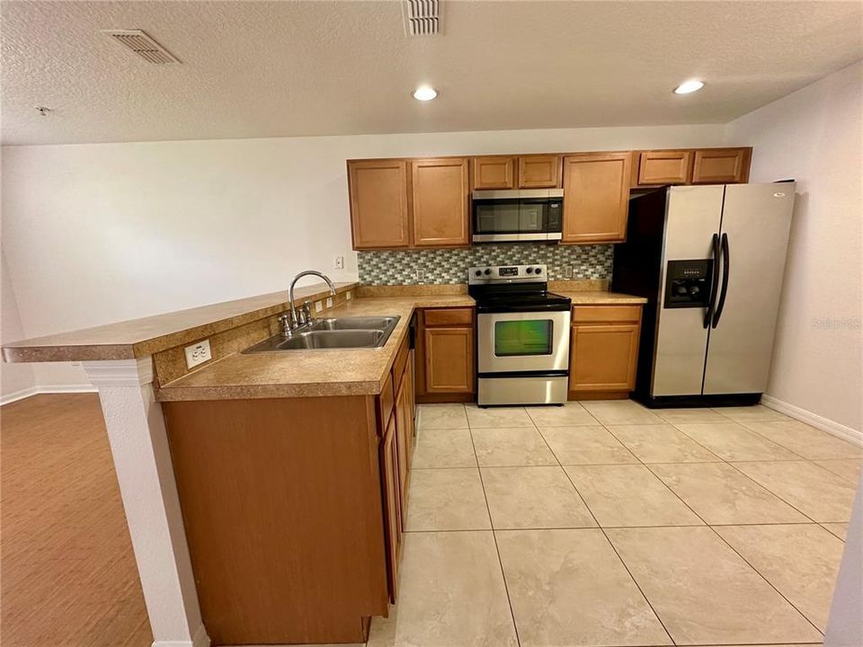 For Rent: $1,900 (2 beds, 2 baths, 1303 Square Feet)