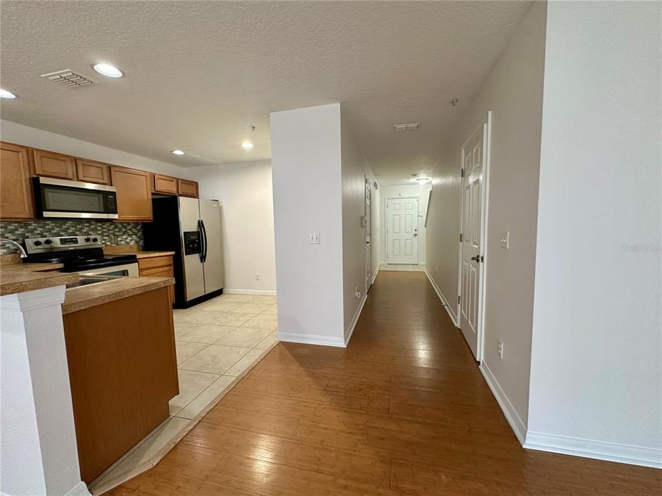 For Rent: $1,900 (2 beds, 2 baths, 1303 Square Feet)