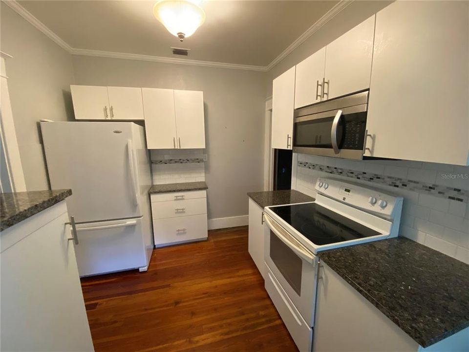 For Rent: $3,200 (3 beds, 2 baths, 1094 Square Feet)