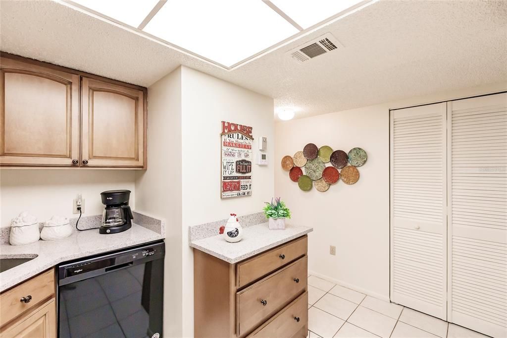 For Sale: $155,000 (1 beds, 1 baths, 689 Square Feet)