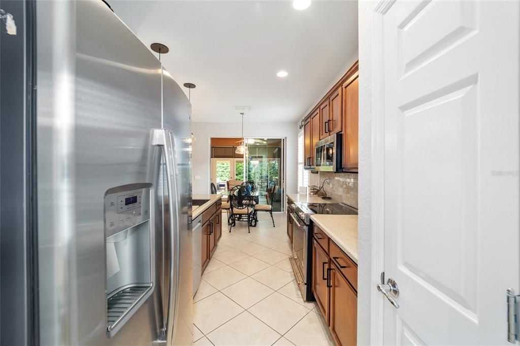 For Sale: $325,000 (2 beds, 2 baths, 1696 Square Feet)