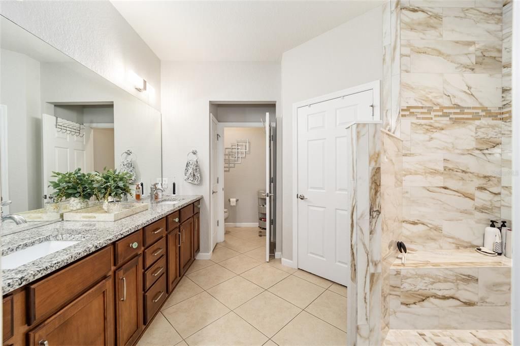 For Sale: $325,000 (2 beds, 2 baths, 1696 Square Feet)