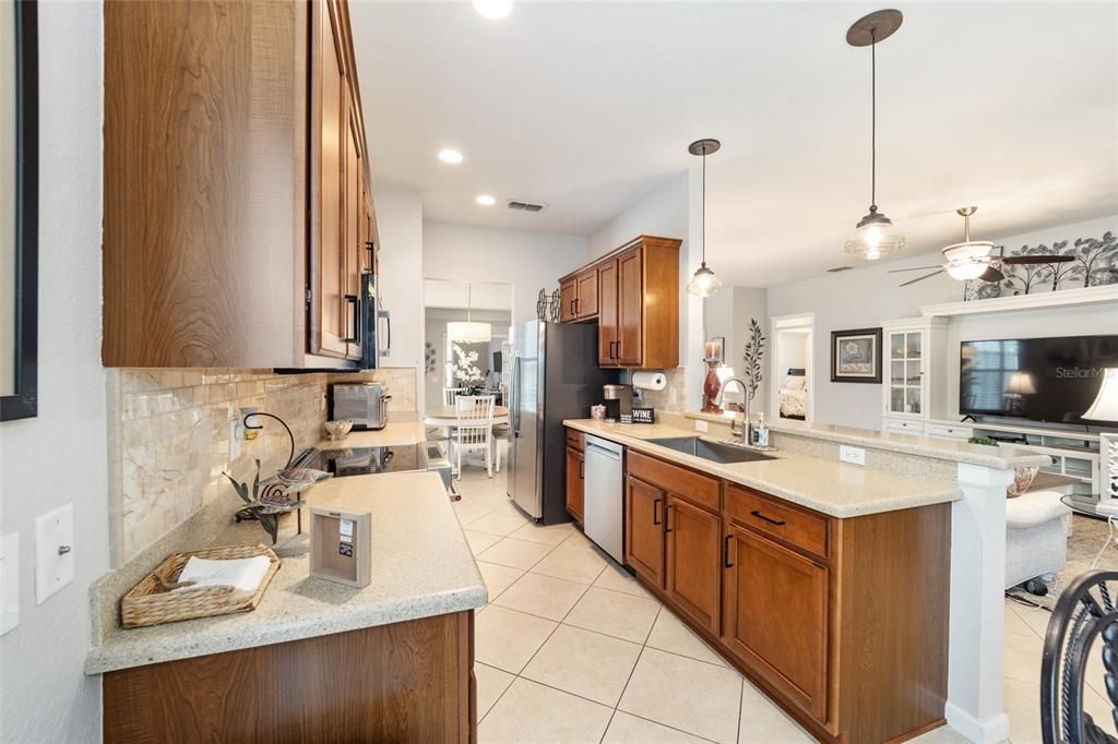 For Sale: $325,000 (2 beds, 2 baths, 1696 Square Feet)