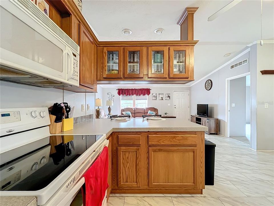 Kitchen and breakfast bar