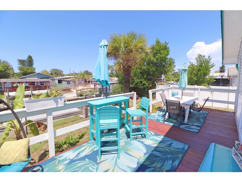 For Sale: $398,000 (2 beds, 1 baths, 977 Square Feet)