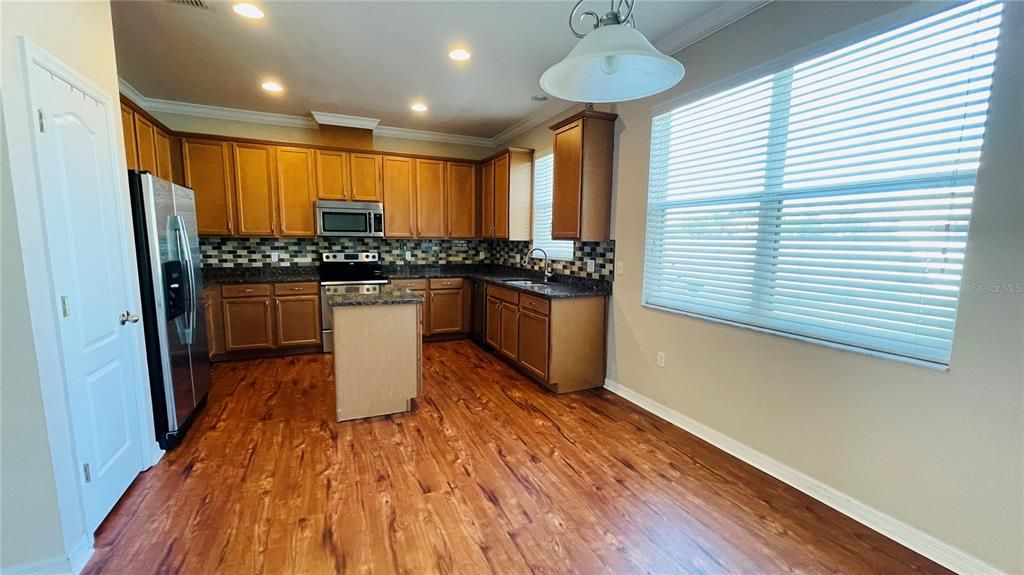 For Rent: $2,900 (4 beds, 2 baths, 2880 Square Feet)