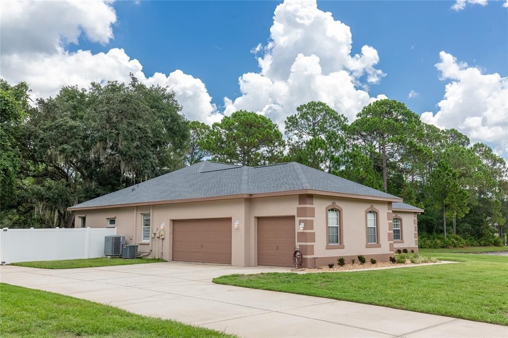 For Sale: $500,000 (4 beds, 2 baths, 2590 Square Feet)