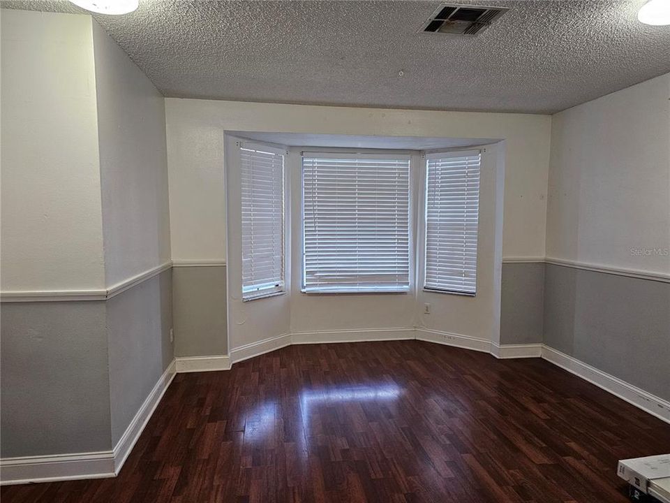 For Rent: $2,300 (4 beds, 2 baths, 1959 Square Feet)