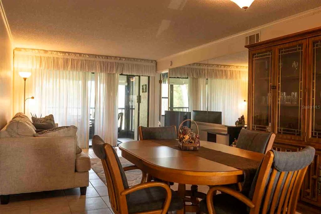 En Venta: $239,900 (2 camas, 2 baños, 934 Pies cuadrados)