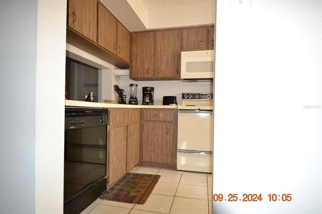 For Sale: $239,900 (2 beds, 2 baths, 934 Square Feet)