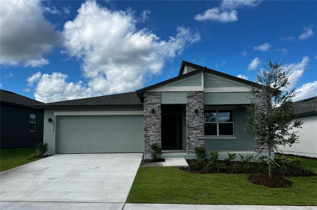 Recently Sold: $405,000 (3 beds, 2 baths, 1589 Square Feet)