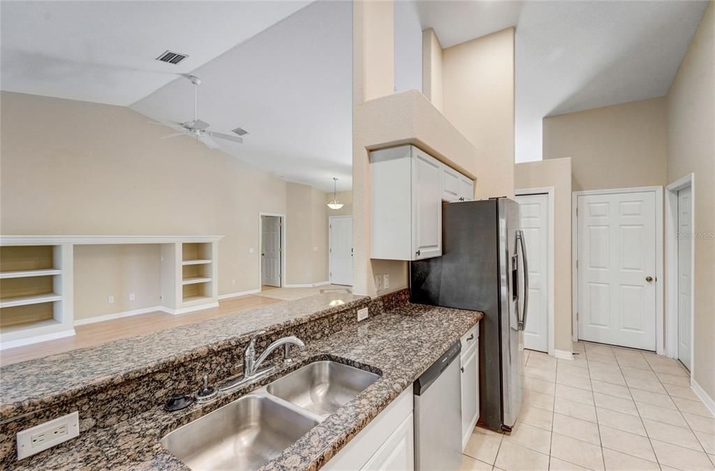 For Sale: $374,900 (3 beds, 2 baths, 1716 Square Feet)