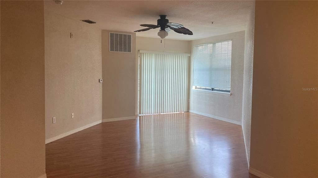 For Sale: $227,500 (2 beds, 1 baths, 1130 Square Feet)