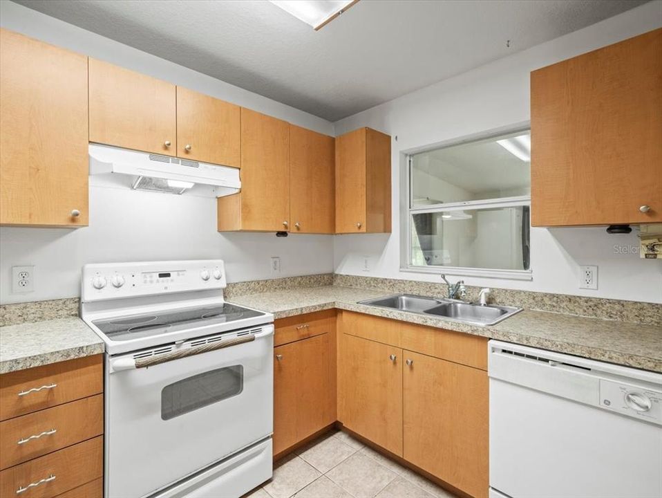 For Sale: $399,900 (2 beds, 2 baths, 1280 Square Feet)