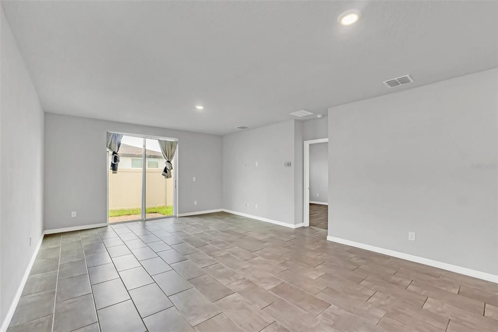 For Sale: $374,500 (4 beds, 2 baths, 1688 Square Feet)