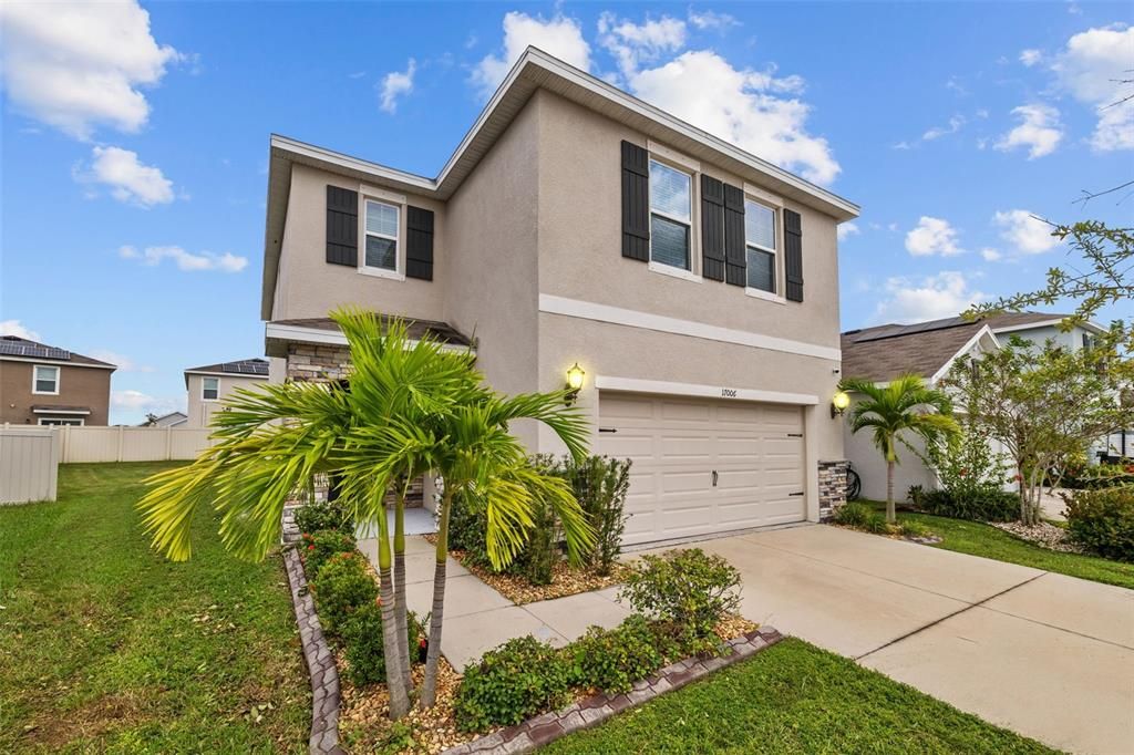 For Sale: $386,999 (4 beds, 2 baths, 2324 Square Feet)