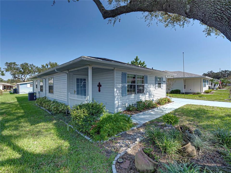 For Sale: $248,000 (2 beds, 2 baths, 1255 Square Feet)