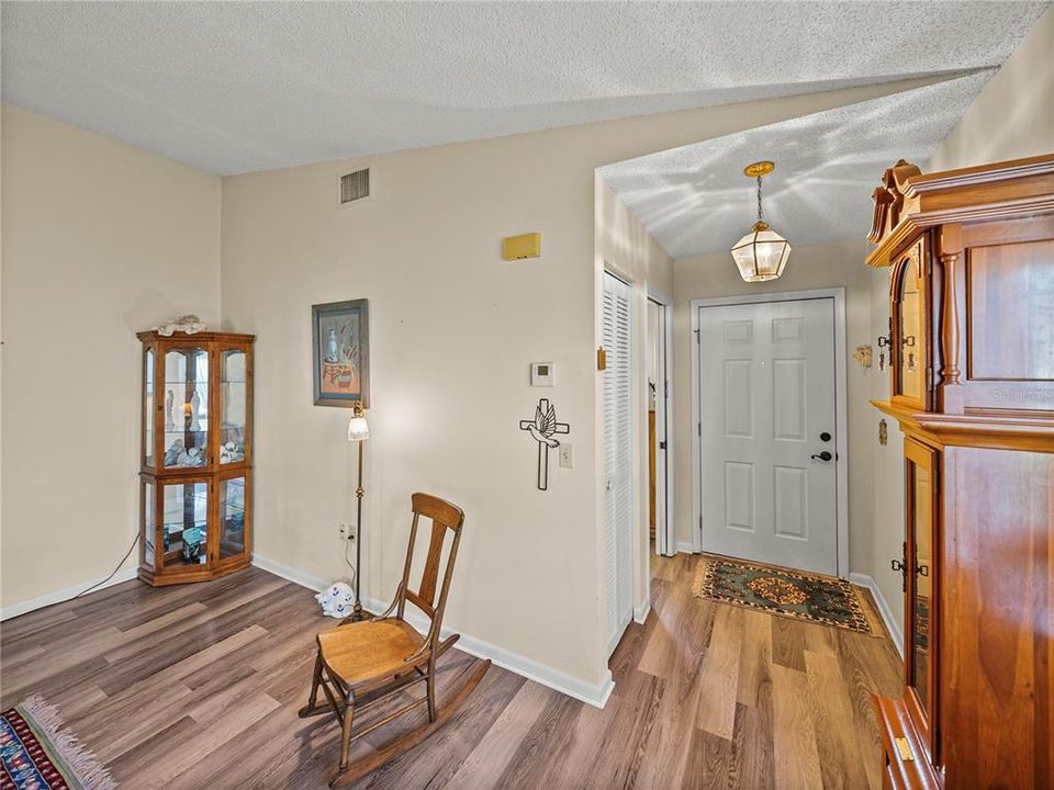 For Sale: $248,000 (2 beds, 2 baths, 1255 Square Feet)