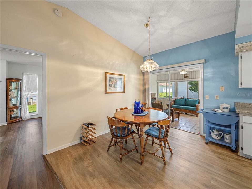 For Sale: $248,000 (2 beds, 2 baths, 1255 Square Feet)