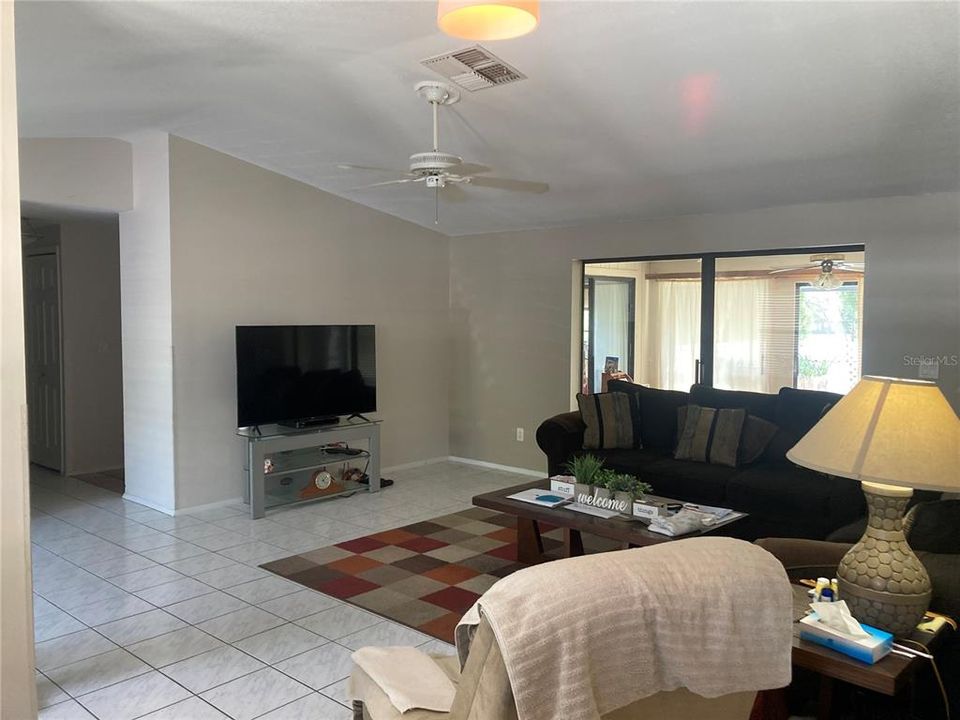 For Sale: $349,900 (3 beds, 2 baths, 1874 Square Feet)