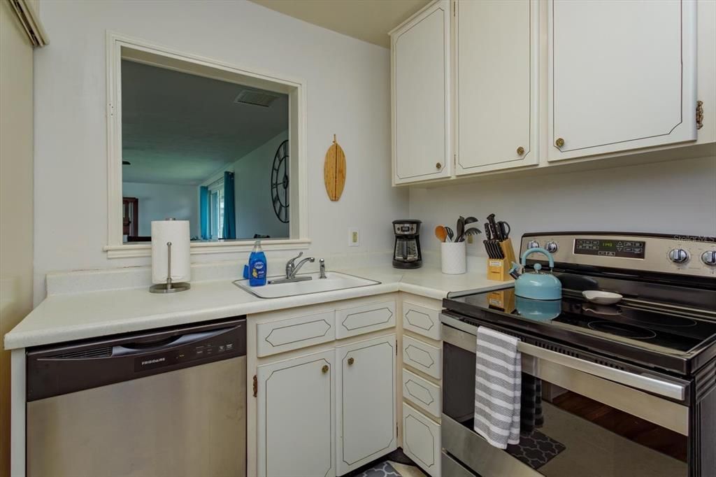 For Sale: $349,900 (3 beds, 1 baths, 1461 Square Feet)