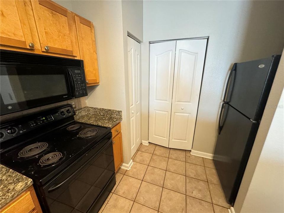 For Rent: $1,550 (1 beds, 1 baths, 867 Square Feet)