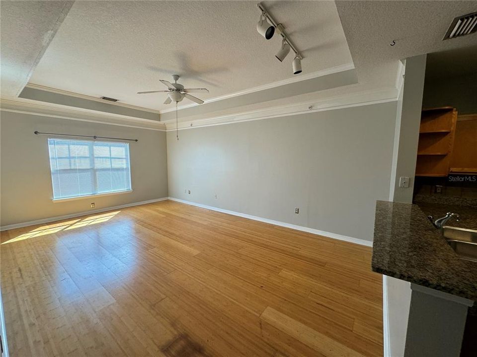 For Rent: $1,550 (1 beds, 1 baths, 867 Square Feet)