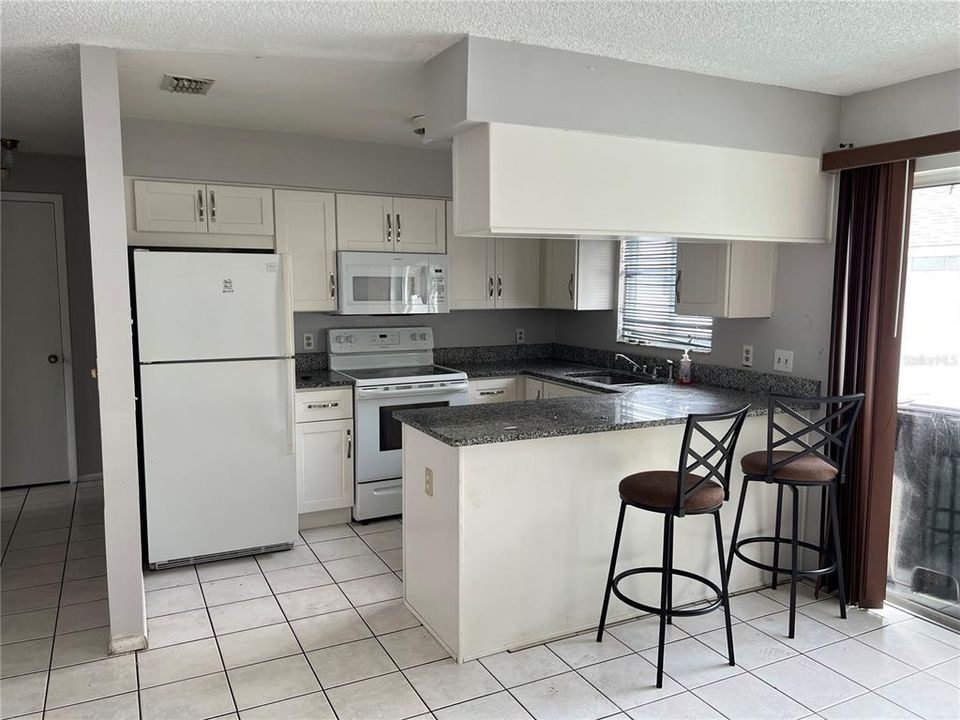 For Sale: $260,000 (3 beds, 1 baths, 979 Square Feet)