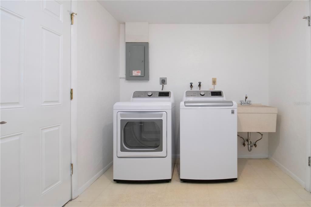 Ensuite and linen closet