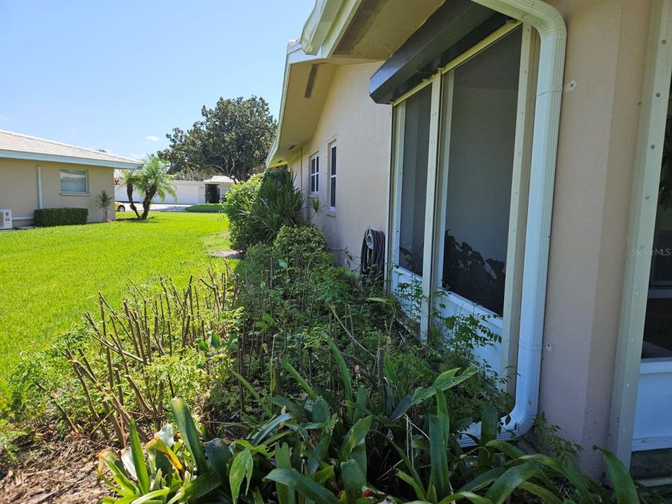 For Sale: $249,900 (2 beds, 2 baths, 1323 Square Feet)