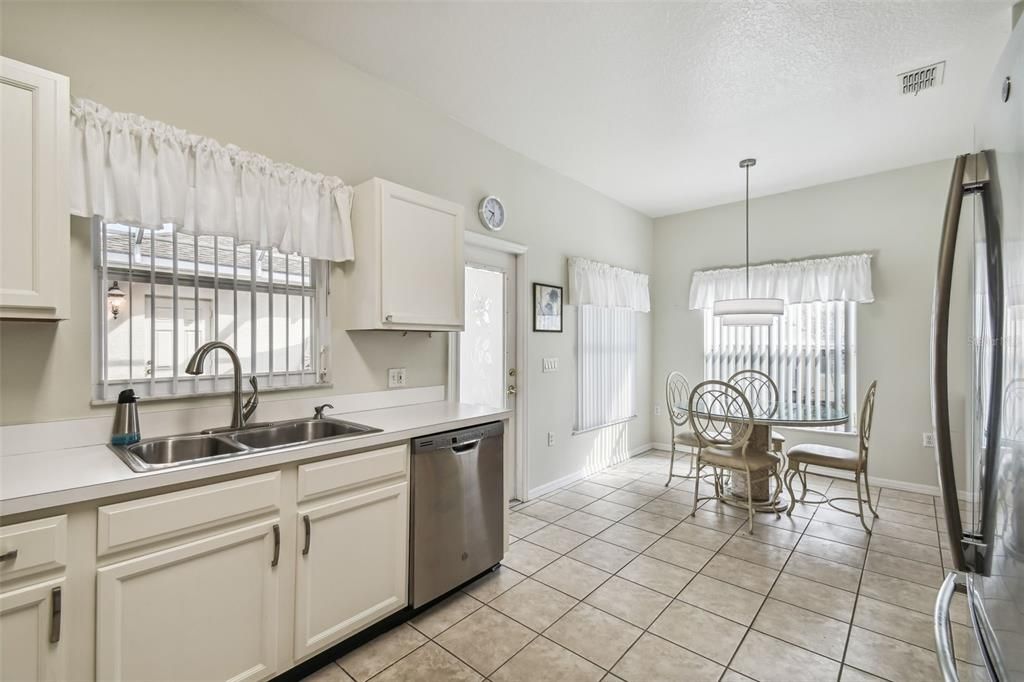 For Sale: $259,000 (2 beds, 2 baths, 1317 Square Feet)