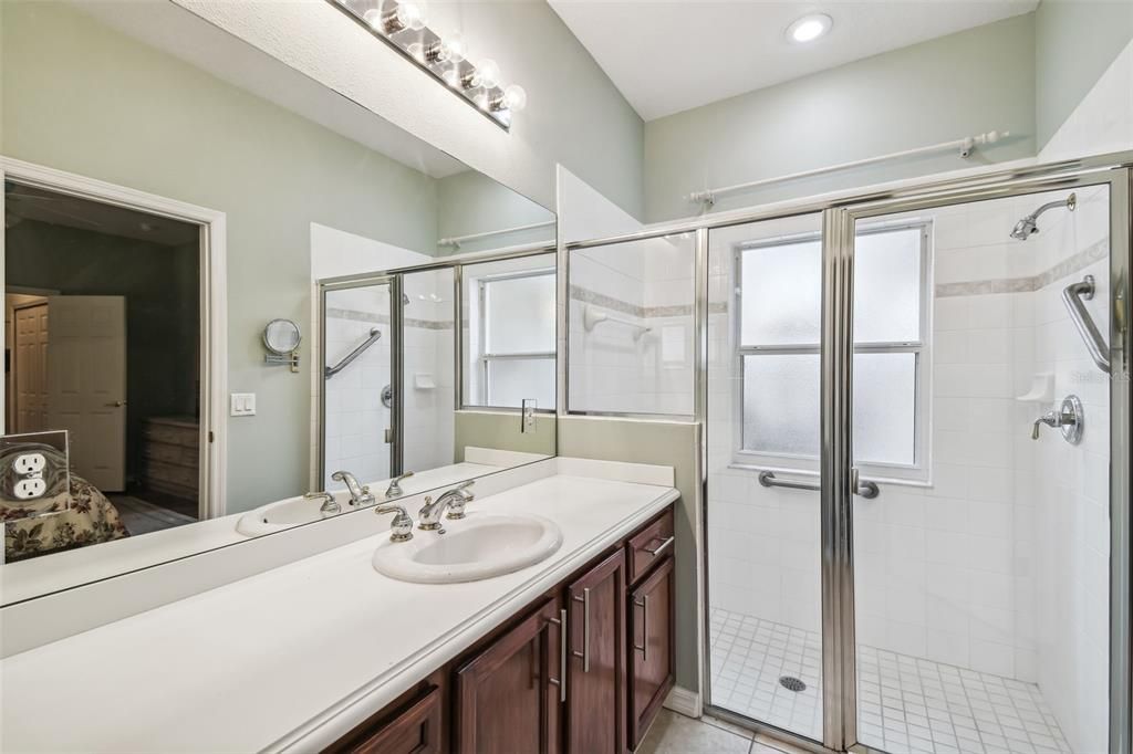 For Sale: $259,000 (2 beds, 2 baths, 1317 Square Feet)