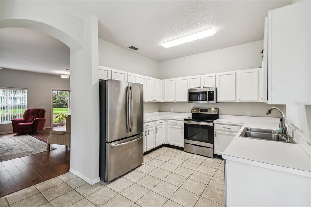 For Sale: $259,000 (2 beds, 2 baths, 1317 Square Feet)