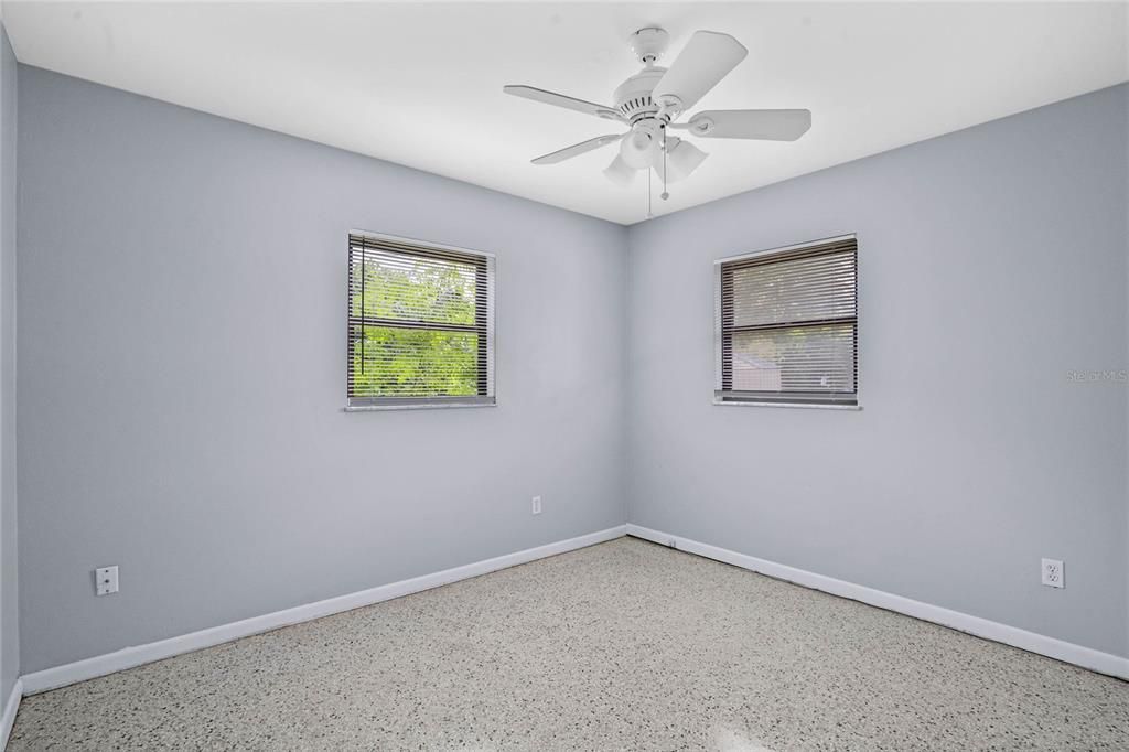 For Sale: $285,000 (3 beds, 1 baths, 968 Square Feet)