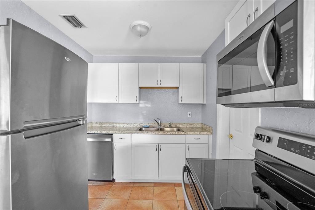 For Sale: $285,000 (3 beds, 1 baths, 968 Square Feet)