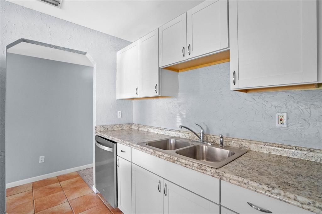 For Sale: $285,000 (3 beds, 1 baths, 968 Square Feet)