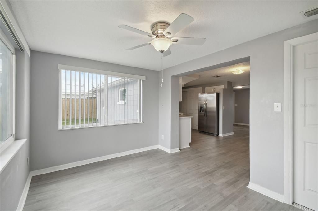 For Sale: $243,900 (2 beds, 1 baths, 988 Square Feet)