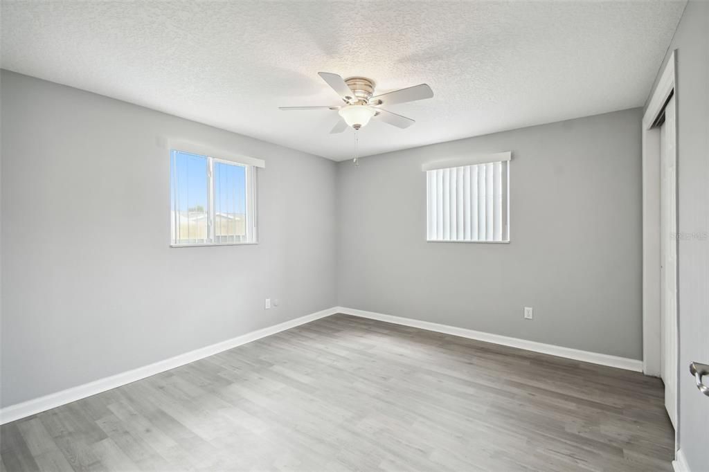 For Sale: $243,900 (2 beds, 1 baths, 988 Square Feet)