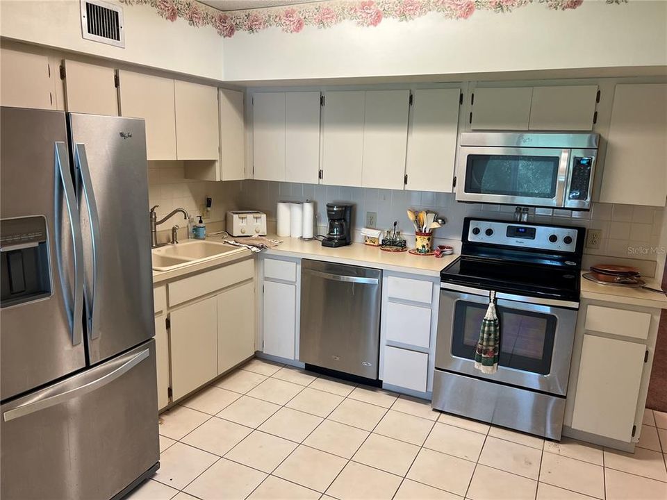 For Rent: $1,600 (2 beds, 2 baths, 1400 Square Feet)