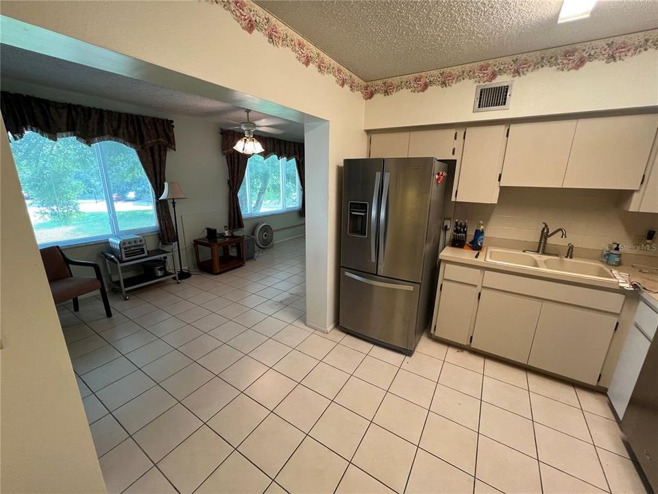 For Rent: $1,600 (2 beds, 2 baths, 1400 Square Feet)