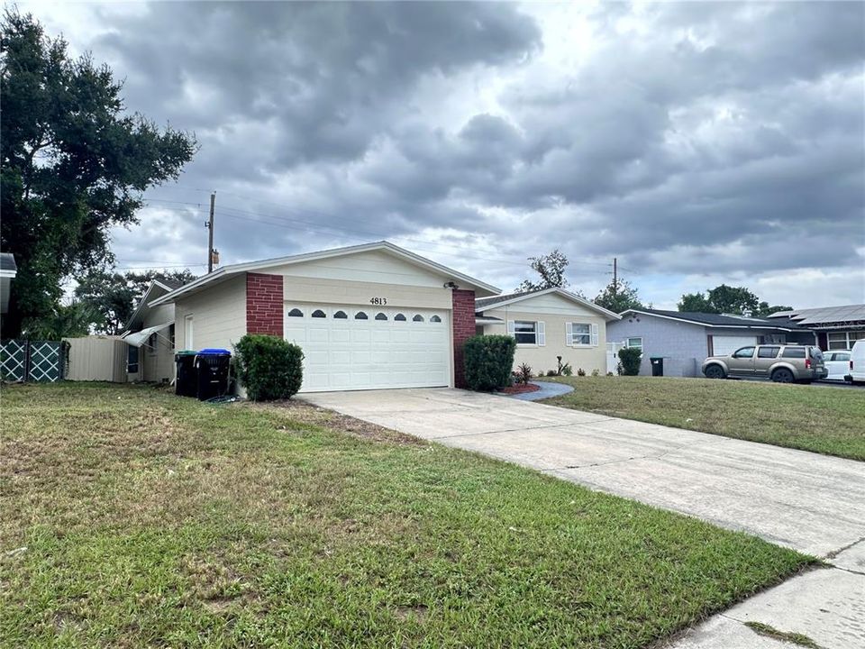 For Sale: $359,900 (4 beds, 2 baths, 1686 Square Feet)