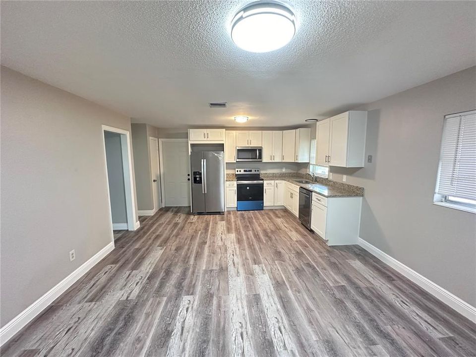 For Sale: $359,900 (4 beds, 2 baths, 1686 Square Feet)