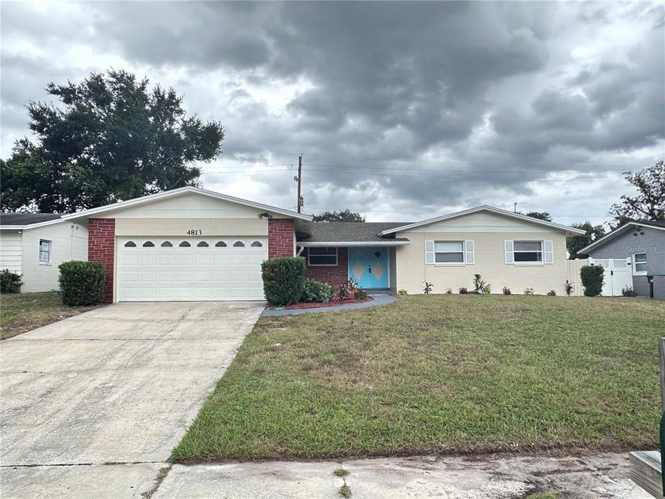 For Sale: $359,900 (4 beds, 2 baths, 1686 Square Feet)