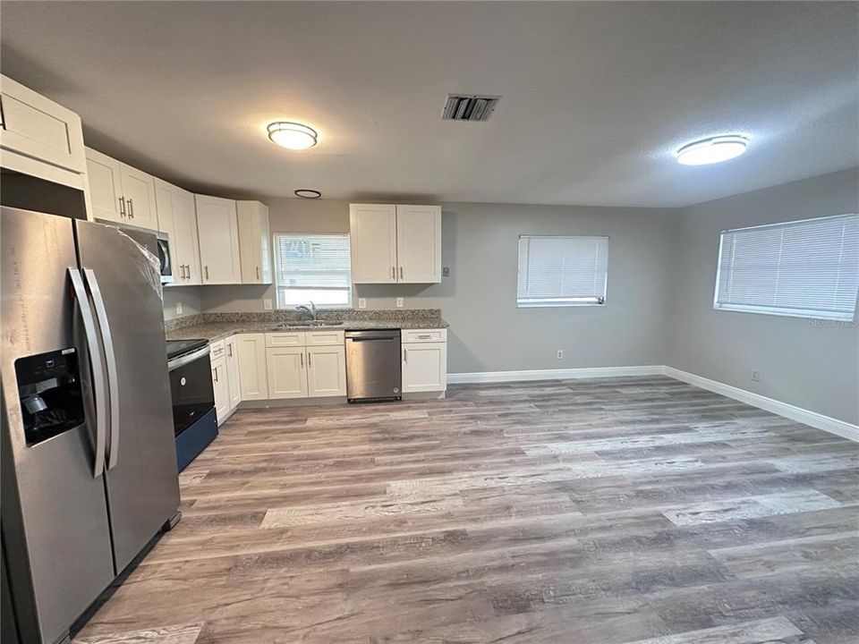 For Sale: $359,900 (4 beds, 2 baths, 1686 Square Feet)