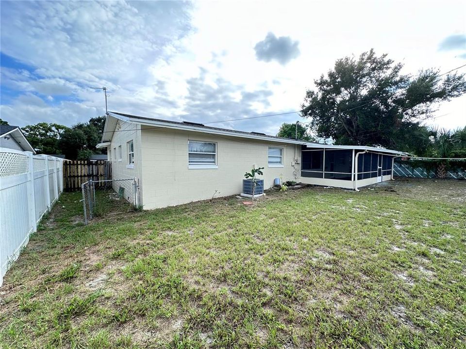 For Sale: $359,900 (4 beds, 2 baths, 1686 Square Feet)